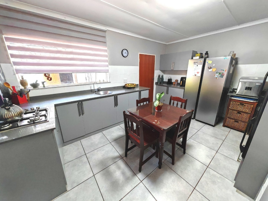 5 Bedroom Property for Sale in Heuwelsig Free State